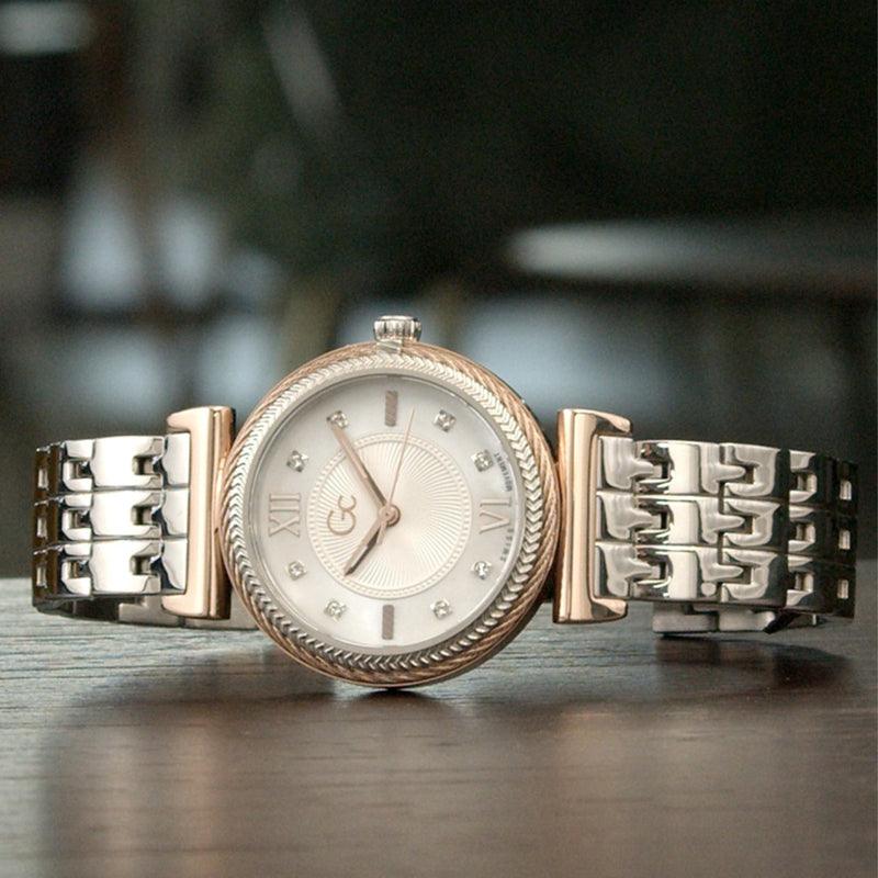 Gc: Guess Collection Starlight Swiss made Dameshorloge 32mm - horlogeoutlet.nl