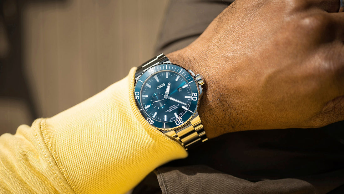 Oris Aquis Small seconds Herenhorloge 46mm met blauwe wijzerplaat en roestvrijstalen band, Swiss Made duikhorloge voor heren.