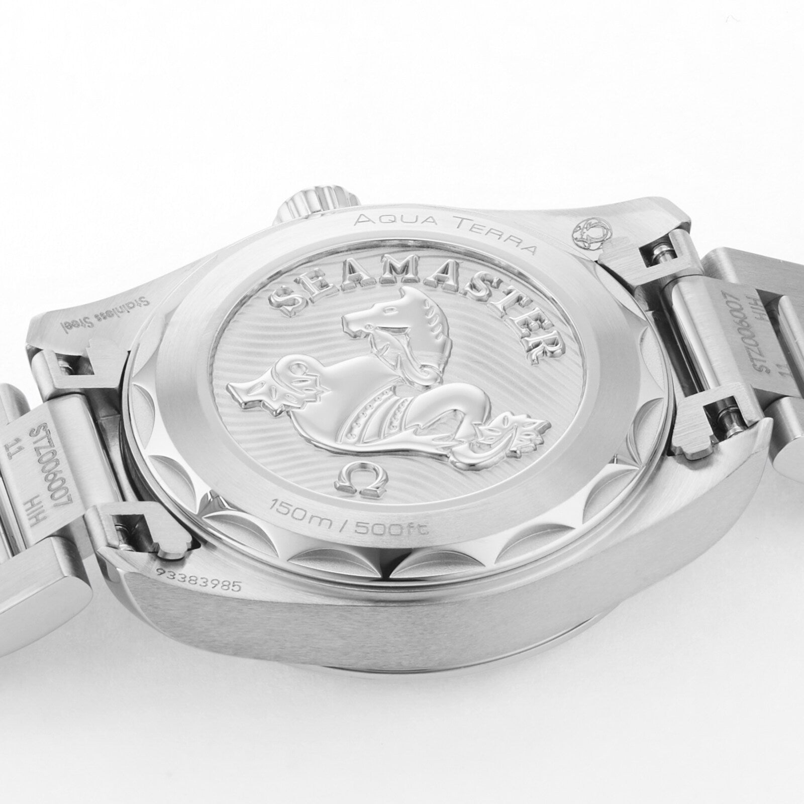 Achterzijde van de Omega Seamaster Aqua Terra 150M Co-Axial Master Chronometer Dameshorloge 34mm met gegraveerd zeepaardlogo en 150m waterdichtheid. Luxe Zwitsers dames horloge in de categorie sieraden en horloges.