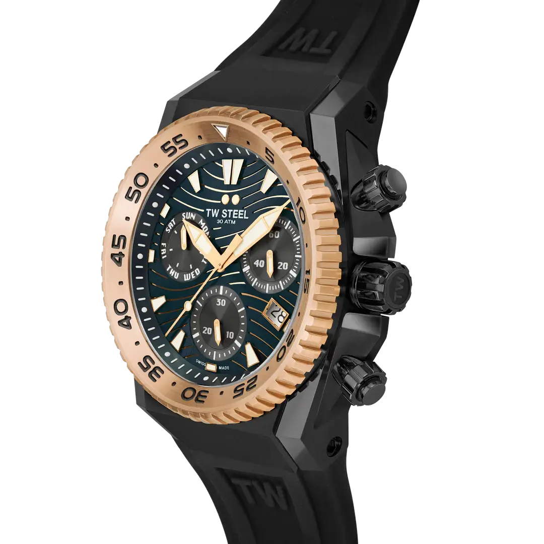 TW Steel Swiss Chronograaf Herenhorloge 44 mm met zwart rubberen band, roségouden bezel en zwarte wijzerplaat met chronograaf subdials. Limited edition duikhorloge voor heren.