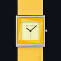 Rolf Cremer dameshorloge Yess 507205 34mm met vierkante gele wijzerplaat en gele leren band. Elegante stijl voor moderne vrouwen.