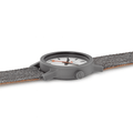 Mondaine Dameshorloge 32MM - Essence Kunststof met grijze kast en geweven band, zijaanzicht van duurzaam Swiss Made horloge.