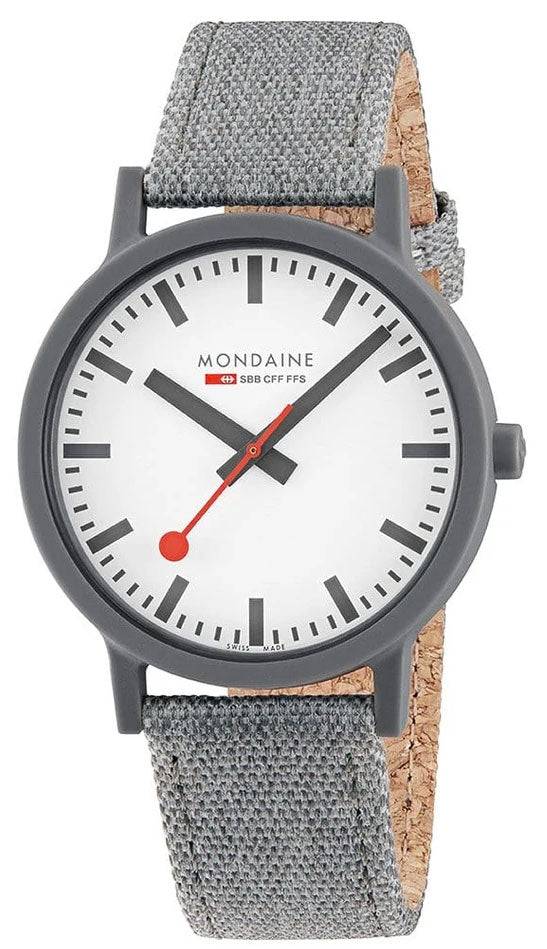 Essence Herenhorloge - Mondaine 41mm met grijze stoffen band en minimalistisch Zwitsers design. Perfect voor stijlvolle en duurzame looks.