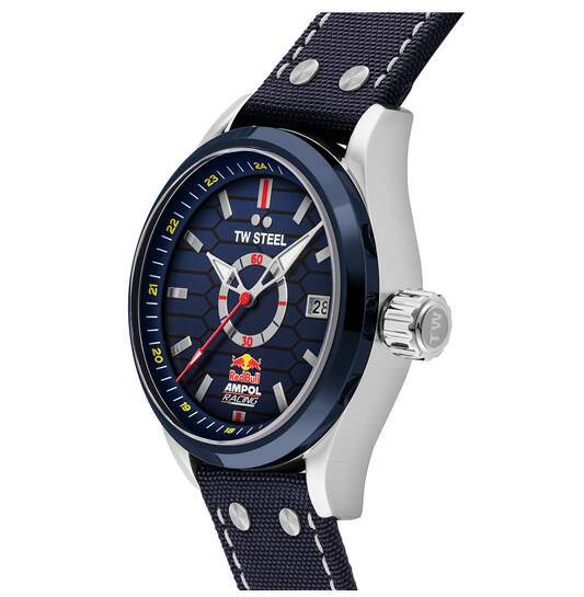 TW Steel VS93 Red Bull Ampol Racing herenhorloge met 45mm kast, blauw wijzerplaatdesign en zwart lederen band met stiksels. Perfect voor racefans.