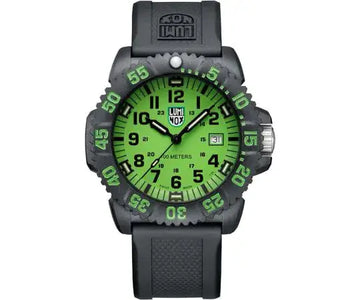 Luminox X2.2067.1 Sea Lion herenhorloge 44mm met groene wijzerplaat, robuuste zwarte kast en zwarte rubberen band, Swiss made ontwerp.